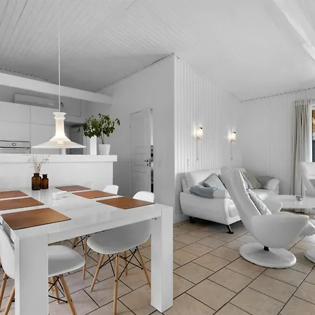 Semesterbostad Rolfkarl - 250m From The Sea By Interhome *