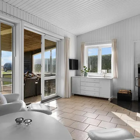 Vakantiehuis Rolfkarl - 250m From The Sea By Interhome Mesinge